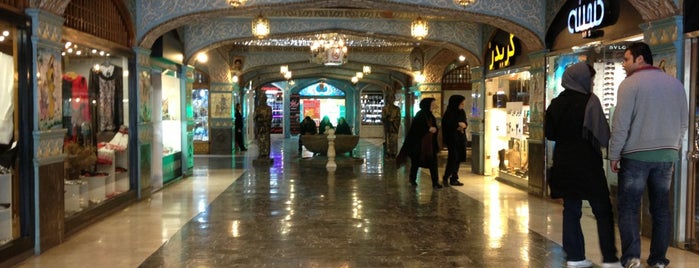 Safavieh Shopping Center | پاساژ صفویه is one of Posti che sono piaciuti a Mohsen.