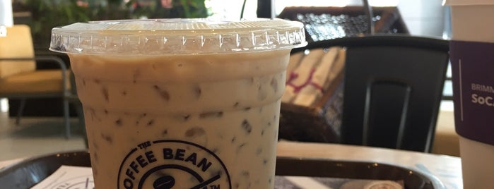 The Coffee Bean & Tea Leaf is one of Tempat yang Disukai ꌅꁲꉣꂑꌚꁴꁲ꒒.