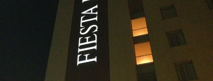Fiesta Inn is one of Tempat yang Disukai Tania.
