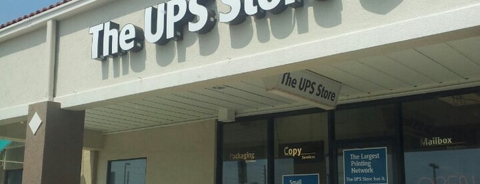 The UPS Store is one of Lieux qui ont plu à Matt.