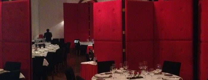 Theatrum Restaurante & Wine Bar is one of Locais curtidos por Foxxy.
