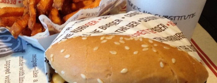 The Habit Burger Grill is one of Starry : понравившиеся места.
