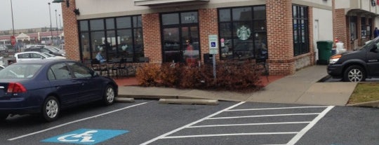 Starbucks is one of สถานที่ที่ Alex ถูกใจ.