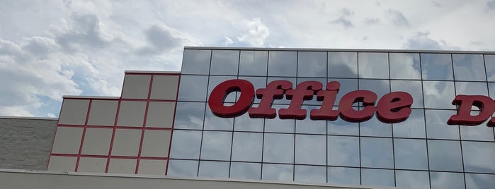 Office Depot is one of Locais curtidos por Chelsea.