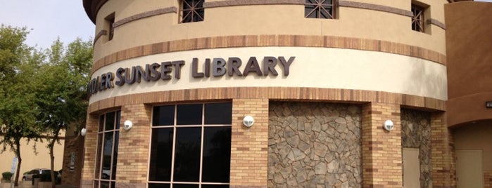 Chandler Sunset Library is one of Lugares favoritos de Jeff.