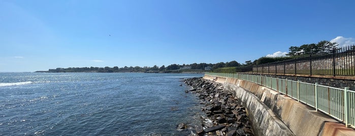 Salve Regina University is one of Posti che sono piaciuti a Jeiran.