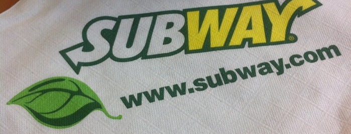 Subway is one of สถานที่ที่ Julia ถูกใจ.