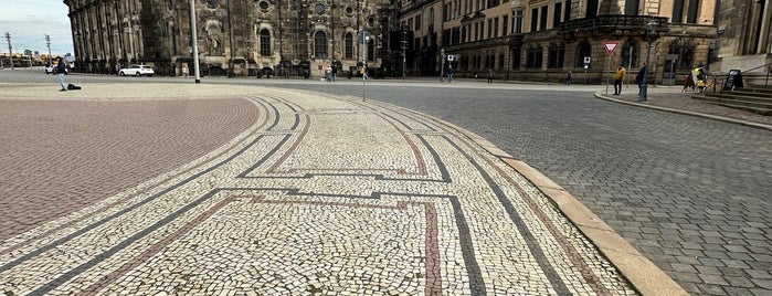 Plaza del Teatro is one of Dresden 2020.