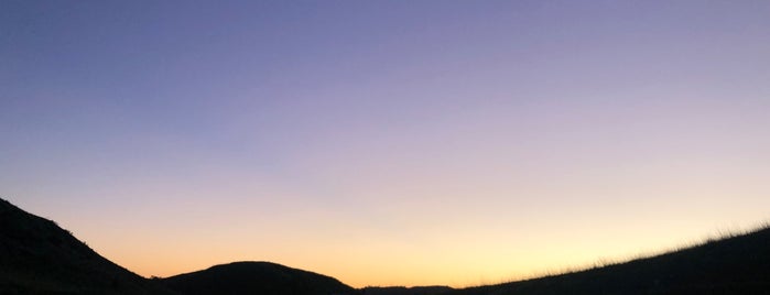 Upper Las Virgenes Open Space Preserve is one of สถานที่ที่ Michael ถูกใจ.