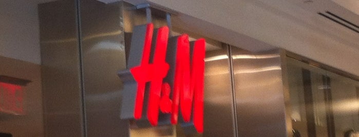 H&M is one of Locais curtidos por SoulIllumination.