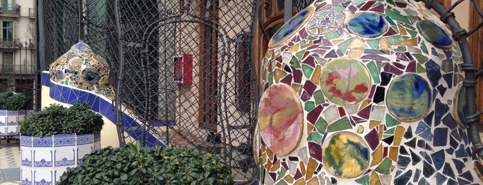 Casa Batlló is one of Tempat yang Disukai Midietavegana.