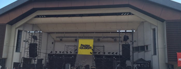 Osaka Castle Band Shell is one of ライブハウス・クラブ・ホール・アリーナ・コンベンションｾﾝﾀｰ・イベントスペース・ドーム.
