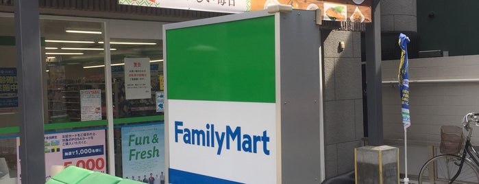 FamilyMart is one of 充電スポット.