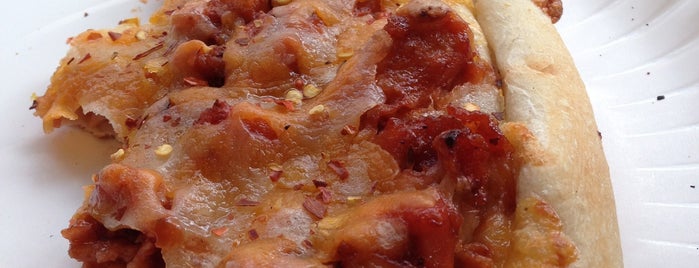 Sal's Pizza & Italian Kitchen is one of Tempat yang Disukai Poppi.