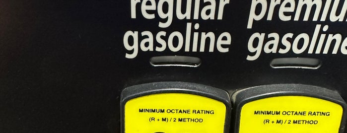 Costco Gasoline is one of Lugares favoritos de Keith.