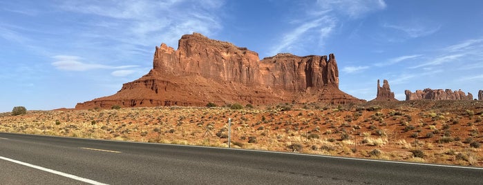 Monument Valley Navajo Tribal Park is one of Pierre'nin Beğendiği Mekanlar.