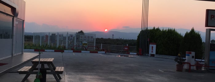 Egerens Petrol Akhisar is one of Cem'in Beğendiği Mekanlar.