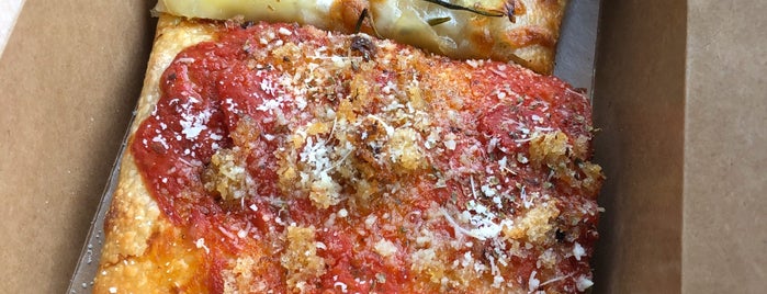 Pizza Doughnais is one of Posti salvati di Carly.
