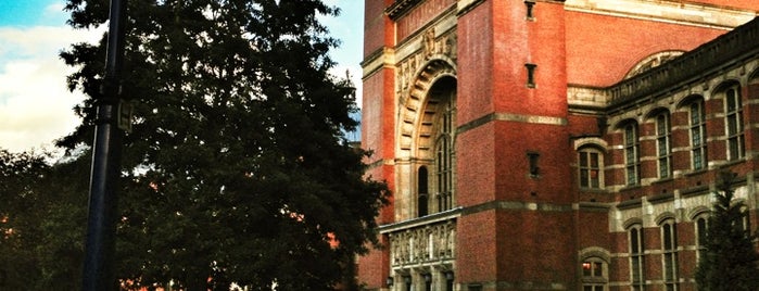 University of Birmingham is one of Lugares favoritos de Sh.