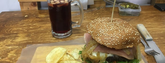 Viking Burger is one of Lugares favoritos de Paola.