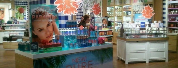 Bath & Body Works is one of Danさんのお気に入りスポット.