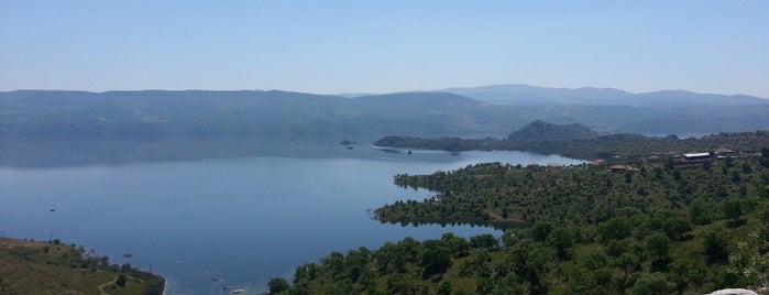 Demirköprü Barajı is one of Lugares favoritos de Hayri.