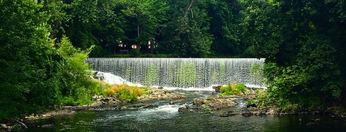 The Roundhouse at Beacon Falls is one of Lugares favoritos de Amanda.