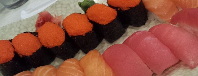 Sushi Cafe is one of Tempat yang Disukai Noelia.