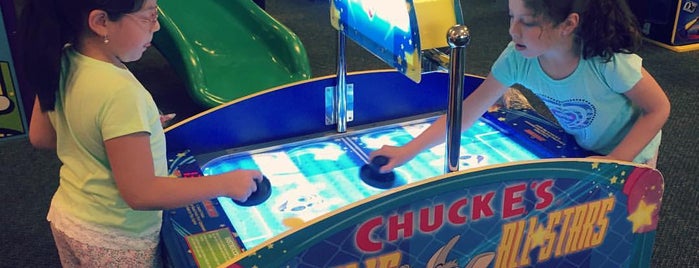 chuck e cheese's is one of Lieux qui ont plu à Maria Jose.