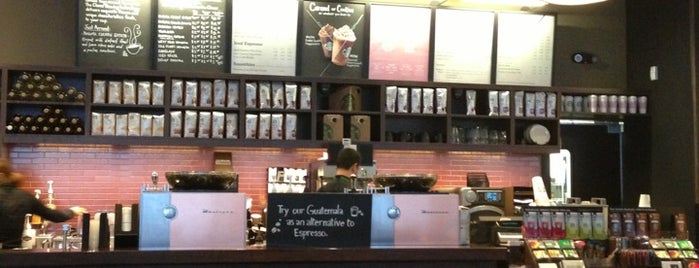 Starbucks is one of Lieux qui ont plu à Alejandra.
