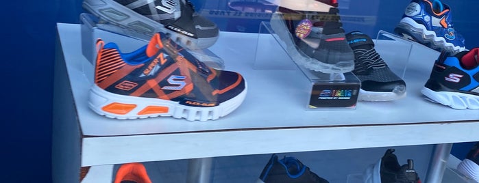 Skechers is one of Posti che sono piaciuti a Horacio.