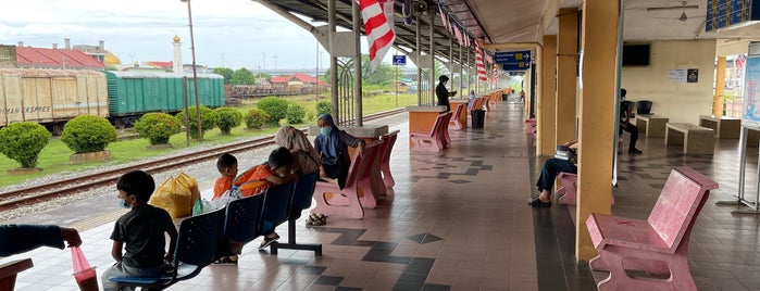 KTM Tanah Merah Railway Station (Stesen Keretapi) is one of check in.