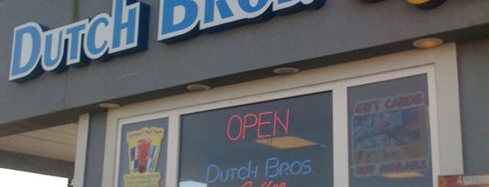 Dutch Bros. Coffee is one of สถานที่ที่ Shelley ถูกใจ.