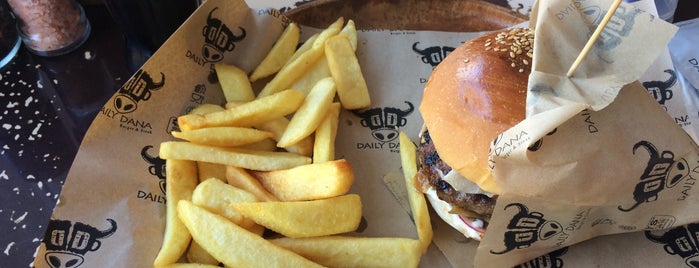Daily Dana Burger & Steak is one of Lugares favoritos de Selin.