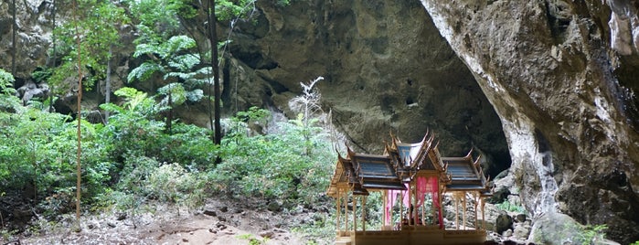 Phraya Nakhon Cave is one of หัวหิน.