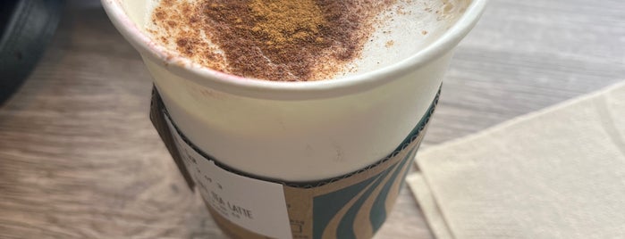 Starbucks is one of The 15 Best Places for Hot Chocolate in Lisbon.