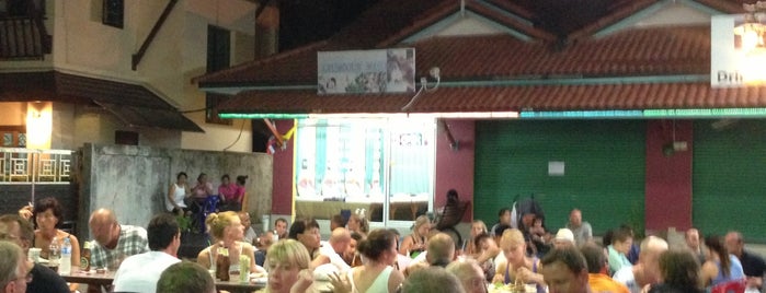 Lamai Night Market is one of Tempat yang Disukai Giana.