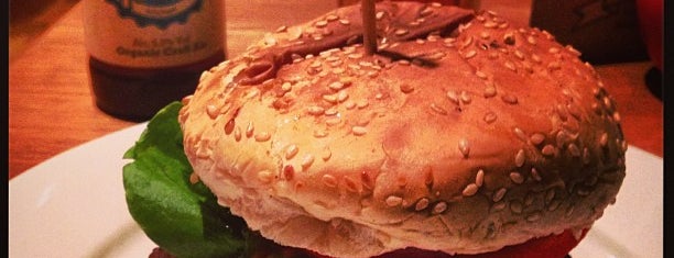 Gourmet Burger Kitchen is one of Foodman'ın Beğendiği Mekanlar.