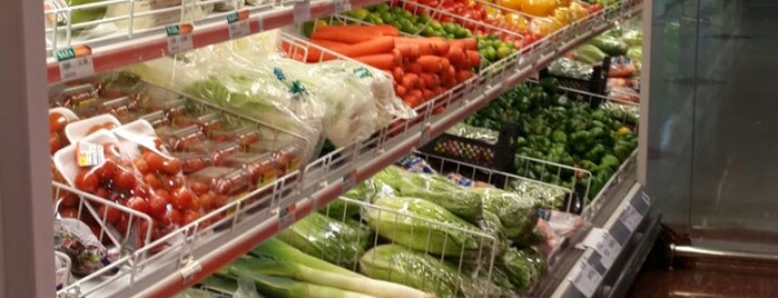 Al Safa Supermarket is one of Lugares favoritos de Alya.