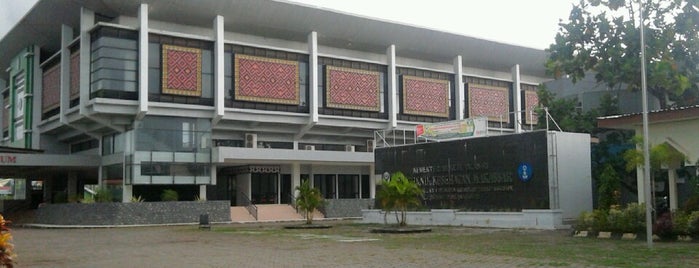 Politeknik Kesehatan Makassar is one of Perguruan Tinggi di Makassar.