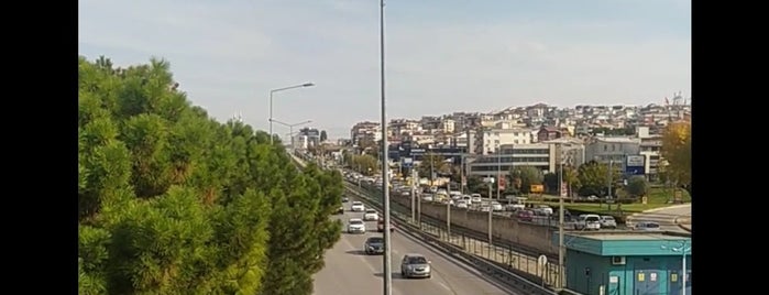 Ataevler Metro İstasyonu is one of Bursa Resmi Daireler-Hastaneler- Yollar-Semtler vs.