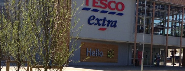 Tesco Extra is one of Lieux qui ont plu à Henry.