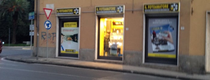 Fotoamatore is one of Tempat yang Disukai Massimo.