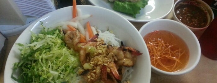 Pho Bang Restaurant is one of Posti che sono piaciuti a Xiao.