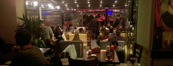 Cosmo Cafe is one of Posti salvati di Serbay.