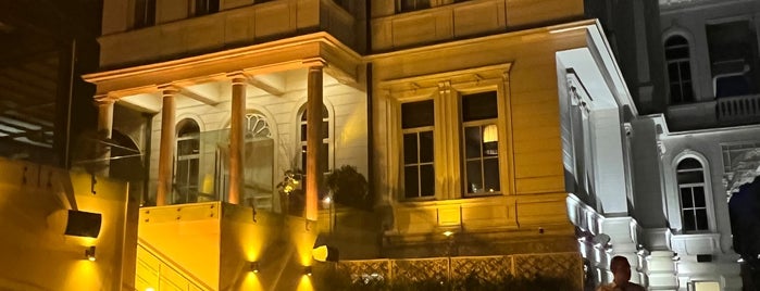 Ajıa Restaurant is one of İst yeni.