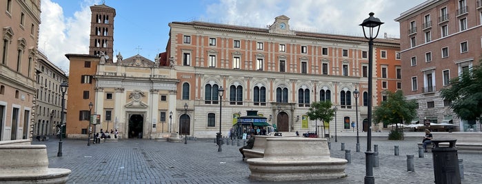Piazza San Silvestro is one of Tempat yang Disukai Angel.