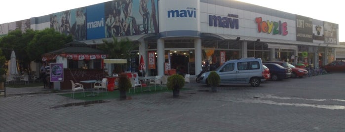 Flora Outlet Center is one of Lugares guardados de İsmail.