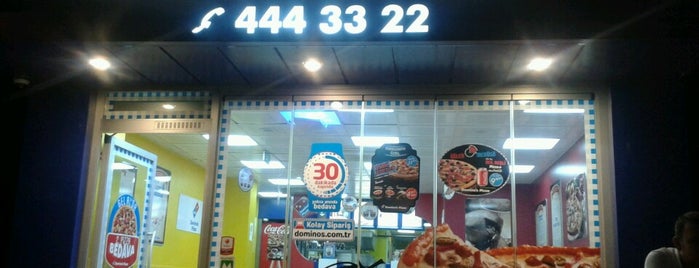 Domino's Pizza is one of Tempat yang Disukai Asojuk.