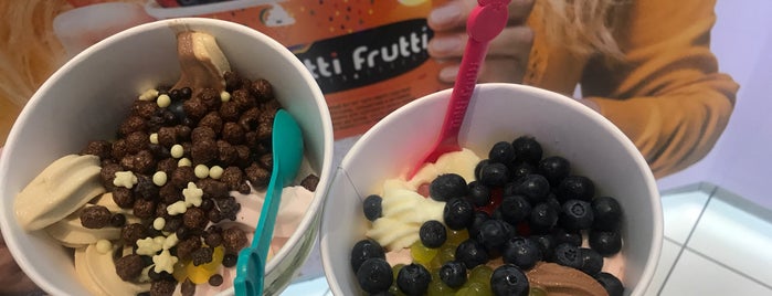Tutti Frutti Frozen Yogurt is one of Игорь'ın Beğendiği Mekanlar.